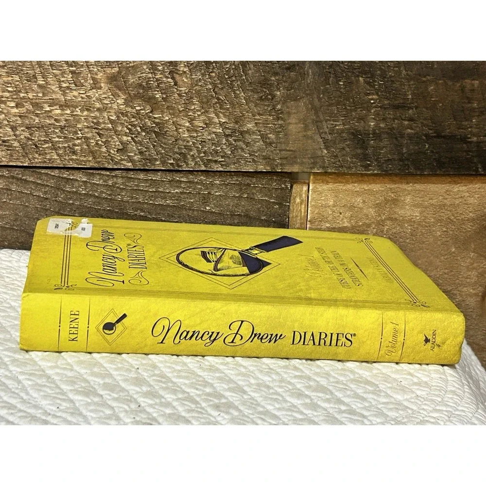 Nancy Drew Diaries: Volume 1 by Carolyn Keene 2013q